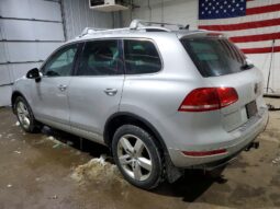 
										2014 Volkswagen Touareg full									