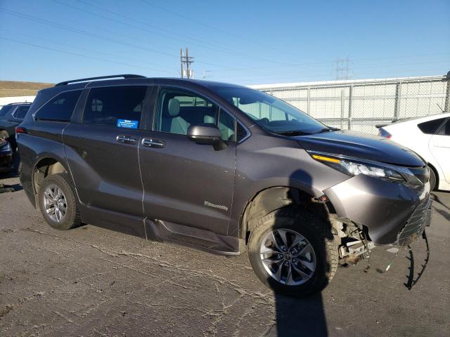 2022 Toyota Sienna xle