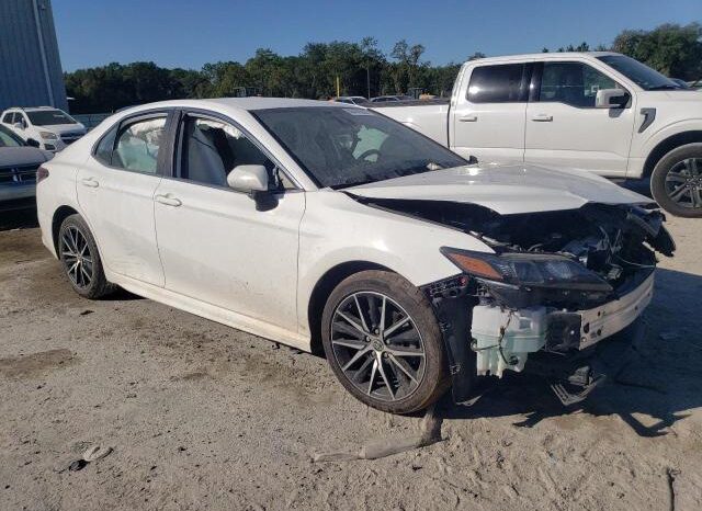 
								2021 Toyota Camry se full									