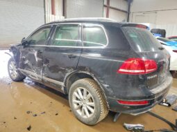 
										2013 Volkswagen Touareg full									