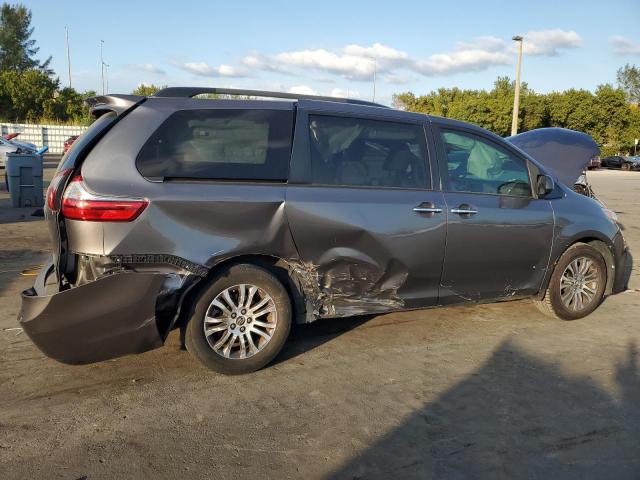 2020 Toyota Sienna xle