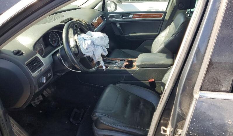 
								2011 Volkswagen Touareg full									
