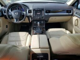 
										2014 Volkswagen Touareg full									