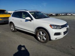 
										2013 Volkswagen Touareg full									