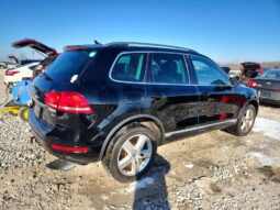 
										2013 Volkswagen Touareg full									