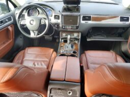 
										2015 Volkswagen Touareg full									