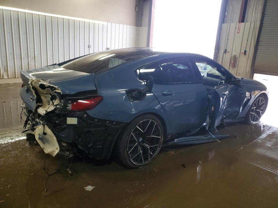 2022 BMW M8