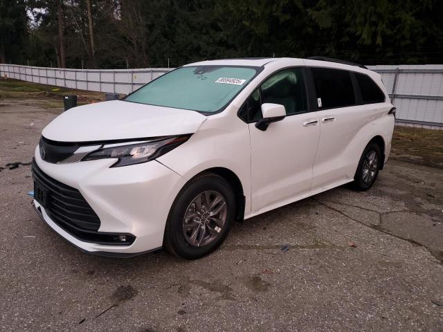 2025 Toyota Sienna xle