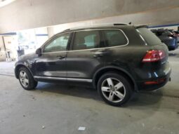 
										2014 Volkswagen Touareg full									
