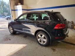 
										2014 Volkswagen Touareg full									