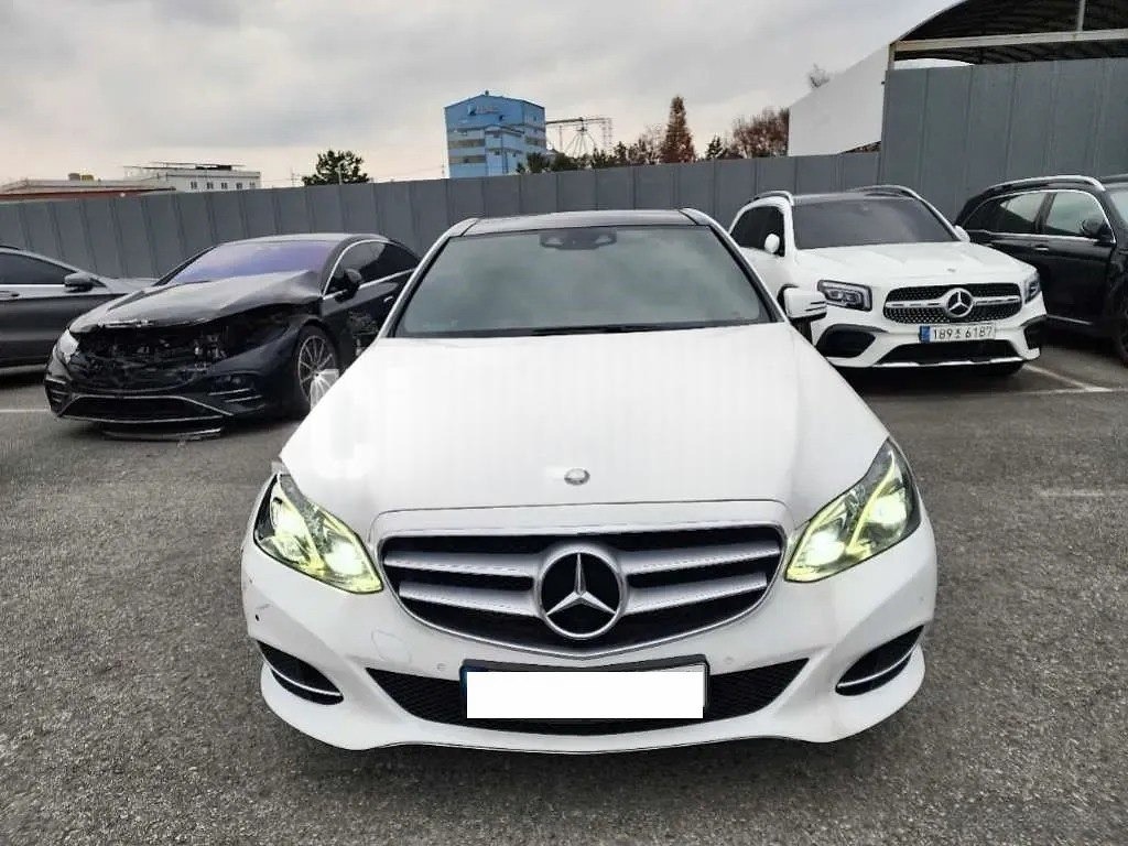 MERCEDES BENZ E300