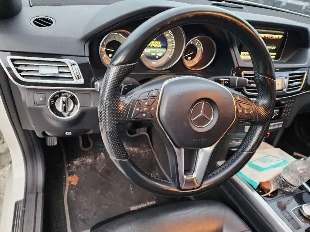 MERCEDES BENZ E300