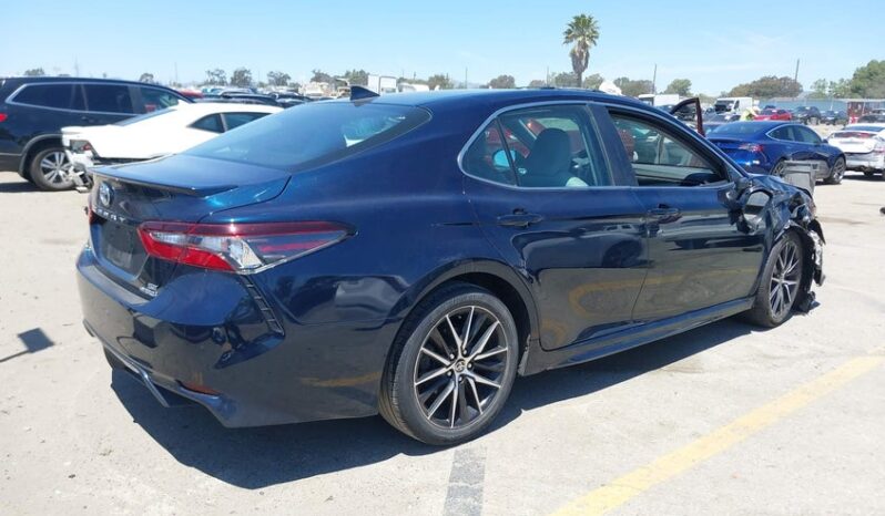 
								2021 Toyota Camry full									