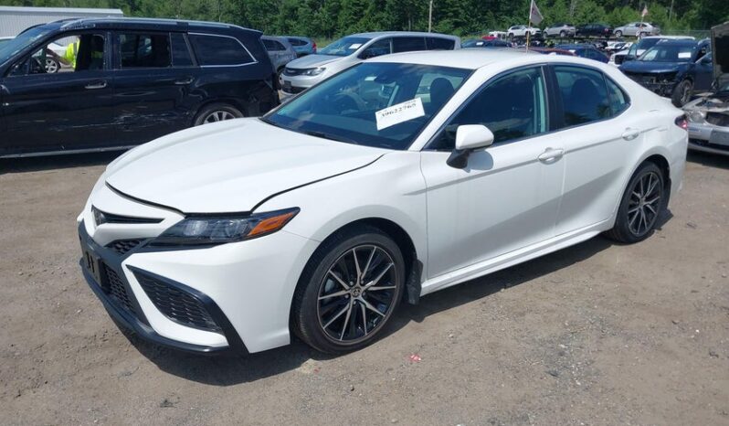 
								2022 Toyota Camry full									