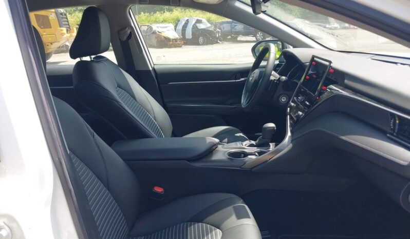 
								2022 Toyota Camry full									