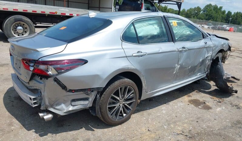 
								2023 Toyota Camry full									