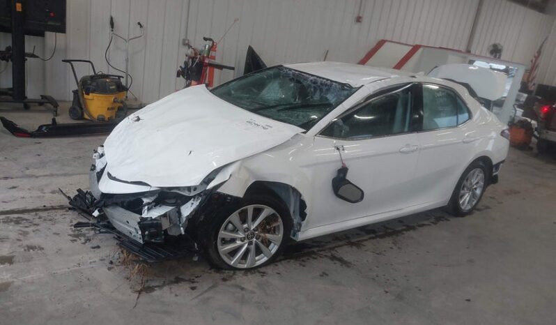 
								2023 Toyota Camry full									