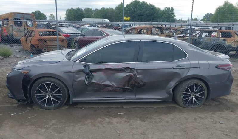 
								2023 Toyota Camry full									