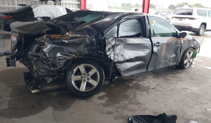
								2013 Toyota Camry full									
