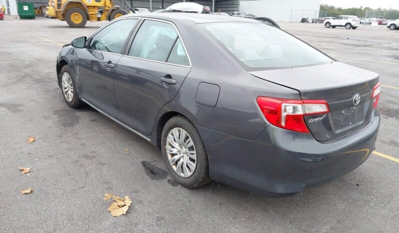 
								2012 Toyota Camry full									