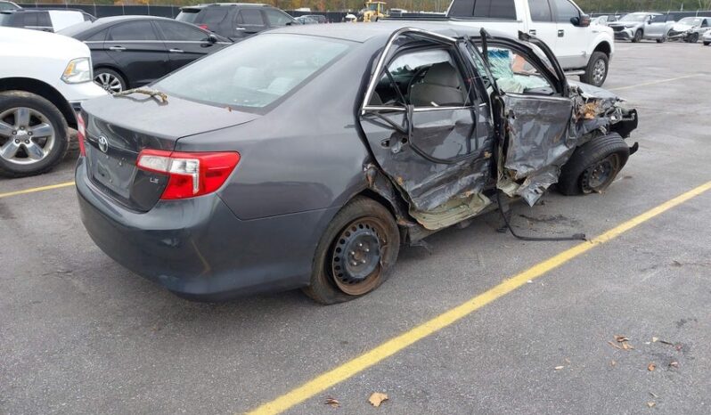 
								2012 Toyota Camry full									