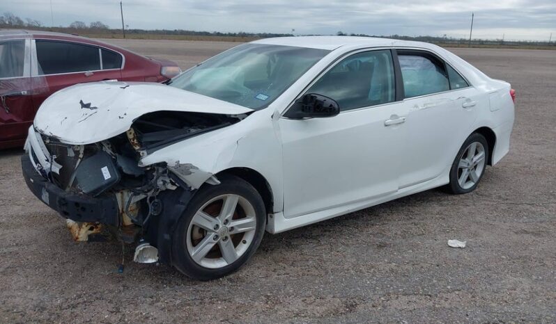 
								2014 Toyota Camry full									