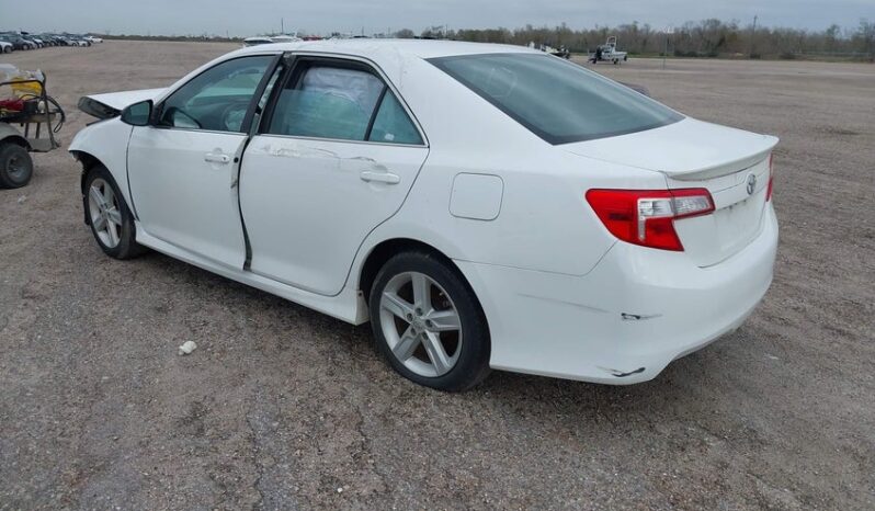 
								2014 Toyota Camry full									