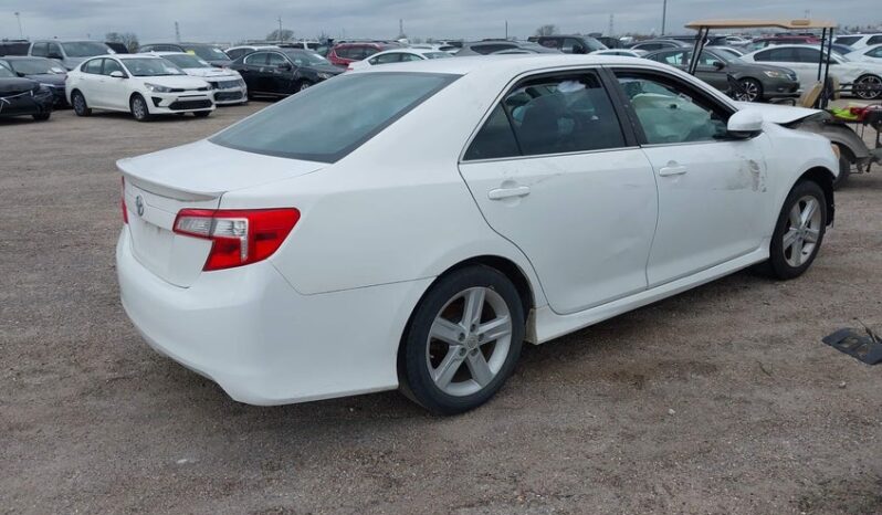 
								2014 Toyota Camry full									