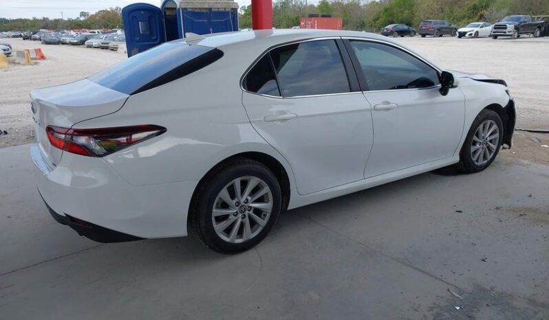 
								2023 Toyota Camry full									