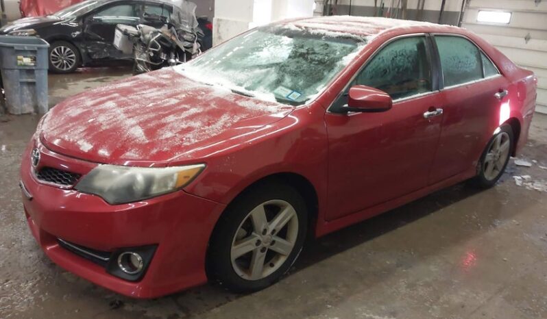 
								2012 Toyota Camry full									