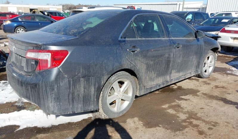
								2012 Toyota Camry full									