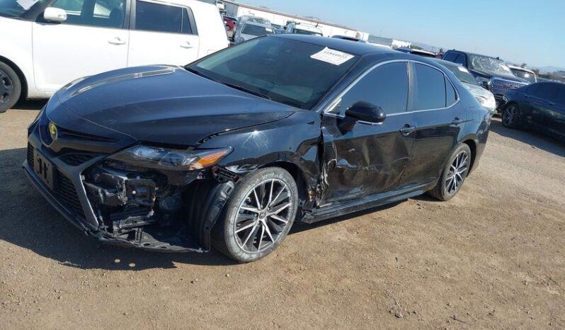 
								2024 Toyota Camry full									