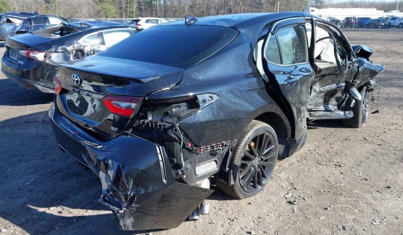 
								2022 Toyota Camry full									