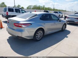 
										2020 Toyota Camry full									