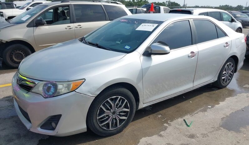 
								2014 Toyota Camry full									