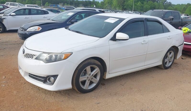 
								2016 Toyota Camry full									