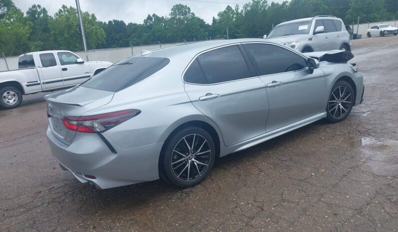 
								2023 Toyota Camry full									