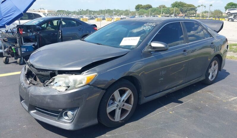 
								2013 Toyota Camry full									