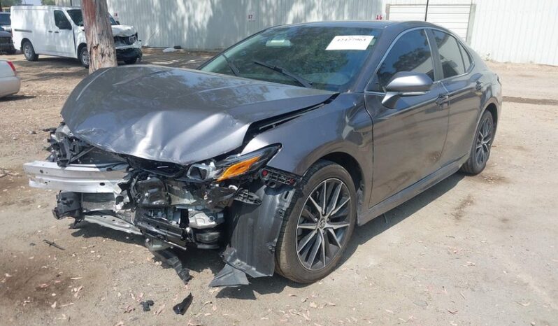 
								2022 Toyota Camry full									