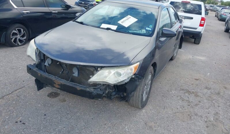 
								2014 Toyota Camry full									