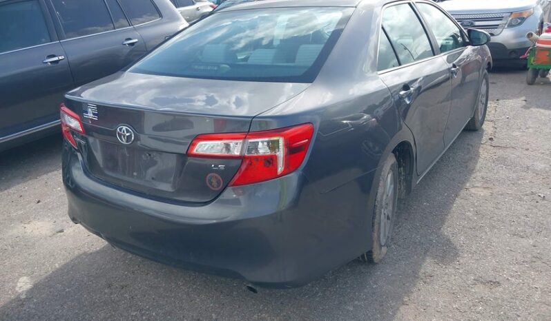 
								2014 Toyota Camry full									