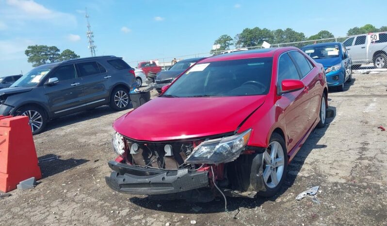 
								2014 Toyota Camry full									