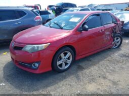 
										2014 Toyota Camry full									