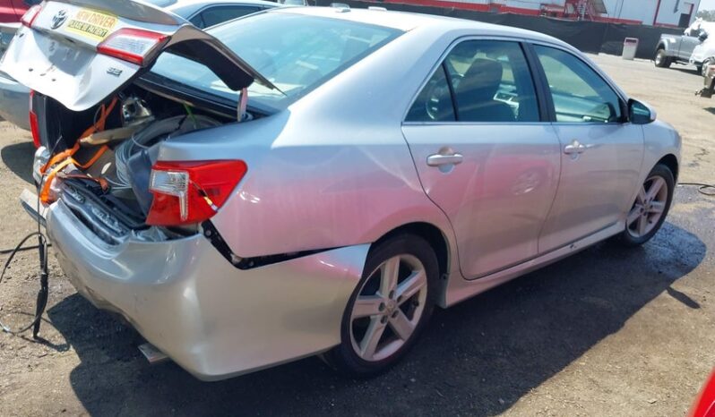 
								2012 Toyota Camry full									
