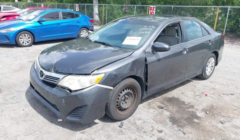 
								2013 Toyota Camry full									