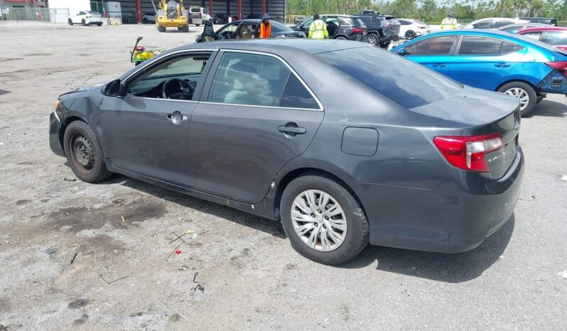 
								2013 Toyota Camry full									