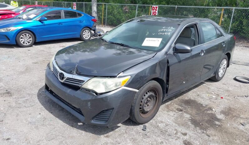 
								2013 Toyota Camry full									