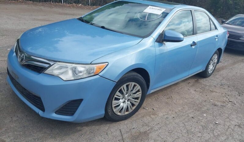 
								2012 Toyota Camry full									