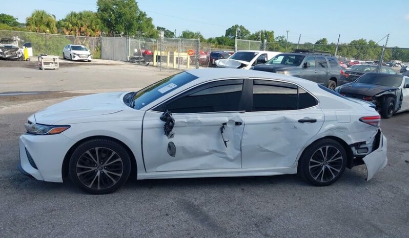 
								2018 Toyota Camry full									