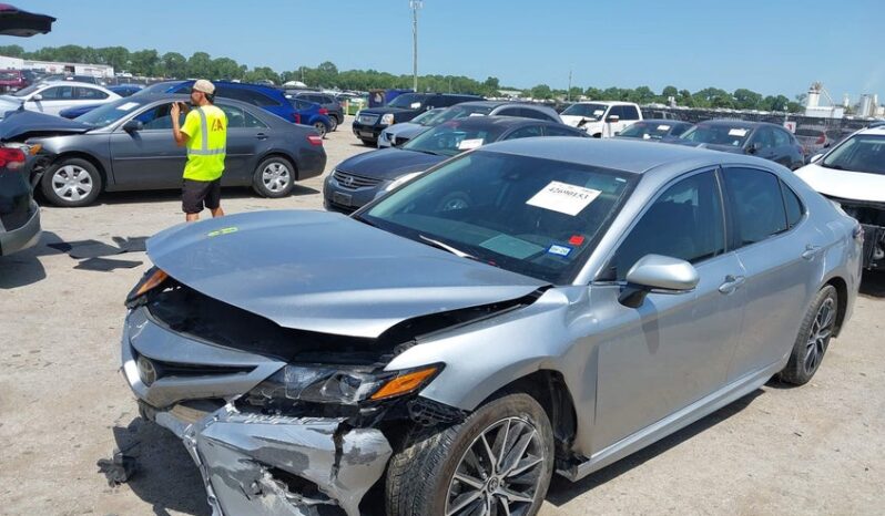 
								2023 Toyota Camry full									